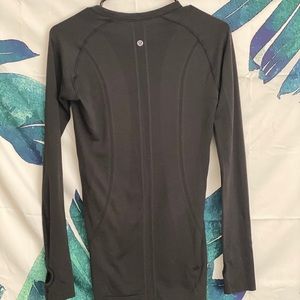 SOLD Lululemon Women’s Athletic Long Sleeve
